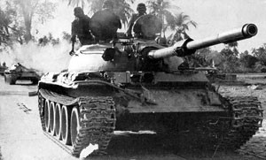 Indiska stridsvagnar på väg mot Dhaka 1971. 