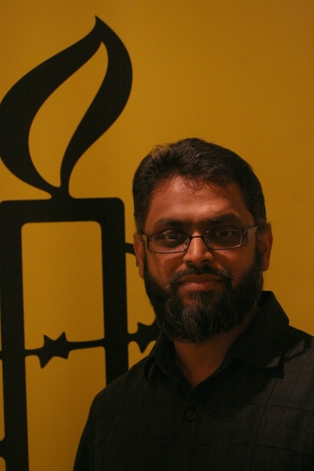 Moazzam Begg besöker Amnestys sekretariat i Stockholm.