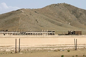 ”Salt Pit”. Denna plats, också kallad ”The Dark Prison”, har utpekats som ett hemligt CIA-fängelse i Afghanistan där tortyr förekom.