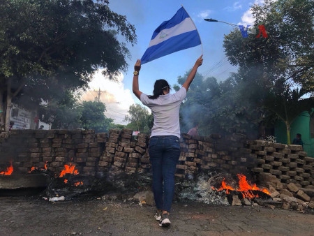  Demonstrant vid barrikader i huvudstaden Managua den 20 april 2018.