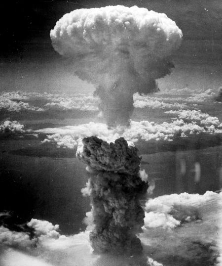 Atombomben över Nagasaki i Japan den 9 augusti 1945. De första sekunderna efter bomben beräknas 35 000 personer ha dött. Det var den senaste gången en atombomb användes.
