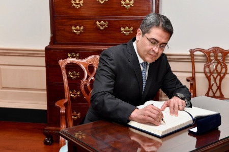 Honduras president Juan Orlando Hernández besöker USA:s utrikesdepartement 18 juni 2018.