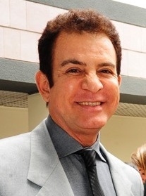 Salvador Nasralla från oppositionsalliansen mot diktatur, ledde efter valet 26 november 2017. Rösträkningen avbröts då. I protesterna mot valfusk dödades över 20 personer.