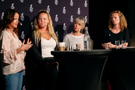 Silvia Ingolfsdottir Åkermark, Olivia Björklund Dahlgren, Katarina Bergehed och Ami Hedenborg vid Amnestys seminarium om samtyckeslagen.
