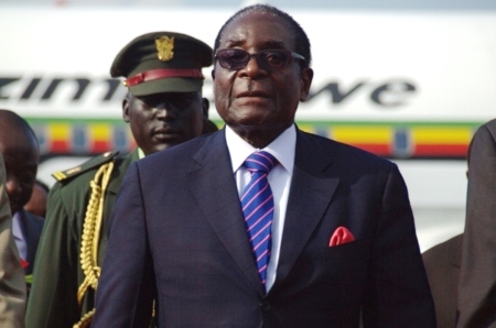 Robert Mugabe besöker Sydsudan i samband med självständigheten i juli 2011. 