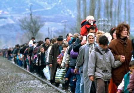 Flyktingar från Kosovo anländer till Makedonien 1999.