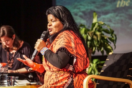 Sônia Guajajara under sitt föredrag på konferensen Marx2019 i Stockholm i slutet av oktober 2019.