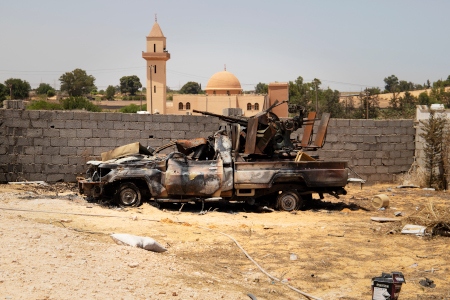 En pick up-bil tillhörig regeringstrogen milis har förstörts vid en LNA-attack mot en milisbas som fanns nära ett fältsjukhus.