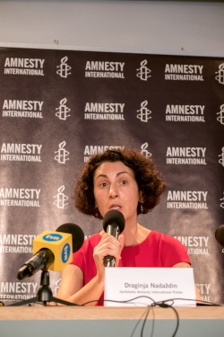 Draginja Nadazdin fruktar att vissa civila aktivister kan bli rädda för att demonstrera mot regeringen, om de trots respekt för distansregler får kraftiga böter.