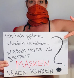 I slutet av april lanserade tyska läkare en avklädd fotomanifestation på internet, Blanke Bedenken (naken oro), för att lyfta fram bristen på skyddsutrustning som riskerar deras liv när de arbetar för att hjälpa covid-19-patienter.
