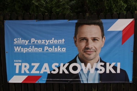 Mittenliberalen och ”hbtq-vännen” Rafal Trzaskowski är Andrzej Dudas största konkurrent om presidentposten.