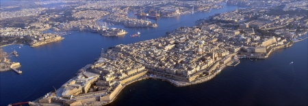  Malta och huvudstaden Valletta är idag ett populärt turistmål. Under århundraden har Malta haft ett strategiskt värde för olika erövrare.