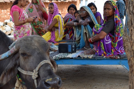 Kvinnor i en by som främst befolkas av daliter i delstaten Uttar Pradesh.