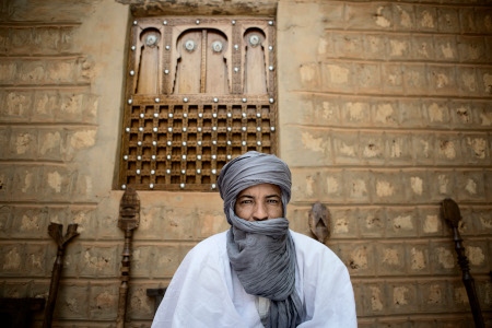 Mohamed ag Isamel Yattara är tuareg och flydde under kriget. När han återvände anklagades han för att stötta rebellerna och kastades i fängelse. Nu kämpar han för sin by där invånarna har svårt att finna mat för dagen. Han tror fortfarande att ett fritt Azawad är enda lösningen för norra Mali. 