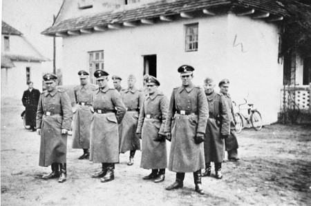 SS-officerare i lägret Belzec 1942.