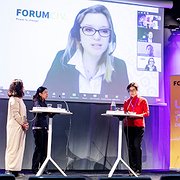  Panelen: Moderatorn Claudia Arenas, Yuko Sato. Helena Bjuremalm och  Anders Pettersson. På skärmen Ksenija Paksina.
