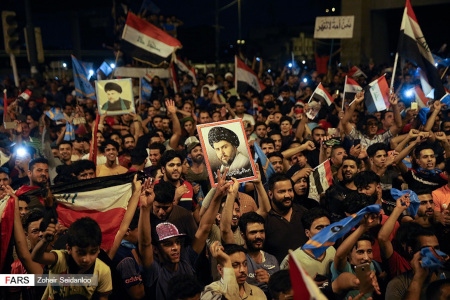 Muqtada al-Sadrs allians Sairoun blev största partigrupp i parlamentet efter valet den 10 oktober. Även vid förra valet 2018 blev denna allians störst och bilden visar anhängare som firar på Tahir-torget i Bagdad 13 maj 2018. 