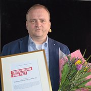 Pressfrihetspriset, som Aleh Aheyeu tog emot i Stockholm, är inte det enda pris som BAJ har fått i dagarna. Organisationen fick även UNESCO:s globala pressfrihetspris liksom the Difference Day Honorary Title från Europeiska journalistfederationen.