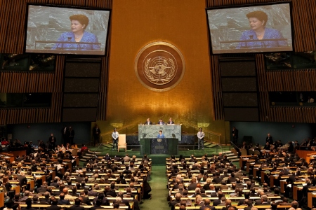 I FN:s generalförsamling är alla medlemsstater representerade. Här öppnar Brasiliens dåvarande president Dilma Rousseff den 66:e sessionen 2011.