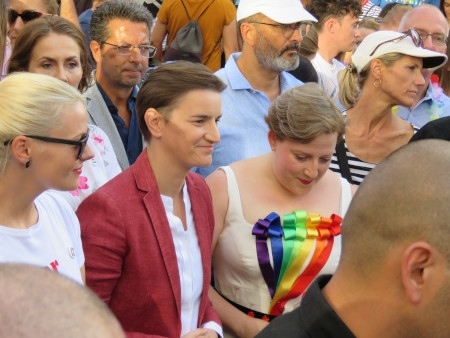 Serbiens premiärminister Ana Brnabić i Prideparaden i Belgrad 2019.