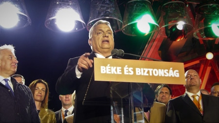 Viktor Orbán håller segertal efter valet i april 2022.