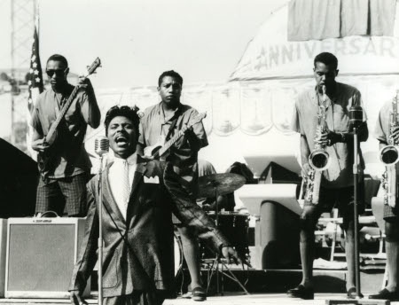 Det svängde om Little Richards musik och hans framträdanden var gränslösa. Här en konsert i Los Angeles den 2 september 1956.