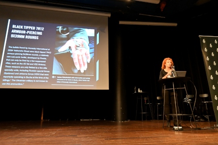 Donatella Rovera besökte Stockholm för att besöka Amnestys konferens för lärare.