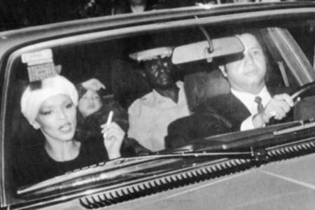 Jean-Claude och Michèle Duvalier på väg till flygplatsen i Port-au-Prince den 7 februari 1986 för att flygas till exil i Frankrike.