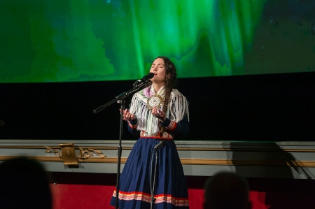 Sara-Elvira Kuhmunen, företräder ungdomsorganisationen Sáminuorra.