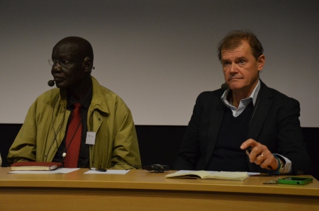 Pastor James Ninrew Dong, målsägande i Lundinrättegången, och Egbert Wesselink, författare av rapporten Unpaid Debt.