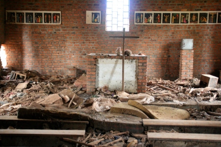 Vid denna kyrka i Ntrama mördades omkring 5 000 tutsier den 15 april 1994.