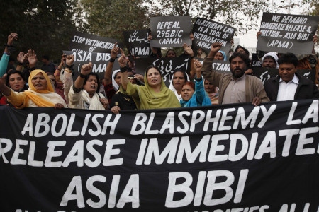 Anhängare till APMA, en allians för Pakistans minoriteter, demonstrerar i Lahore den 21 november 2010, mot den lag som gav Asia Bibi en dödsdom.