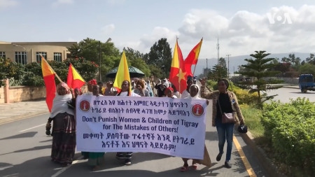 Demonstration i Tigrays huvudstad Mekelle i december 2022. Runt om i Tigray hölls demonstrationer med krav på att fredsavtalet som undertecknades i Pretoria genomförs.