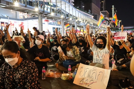 Demonstranter i Bangkok krävde den 12 december 2021 att paragraf 112 i brottsbalken ska avskaffas.