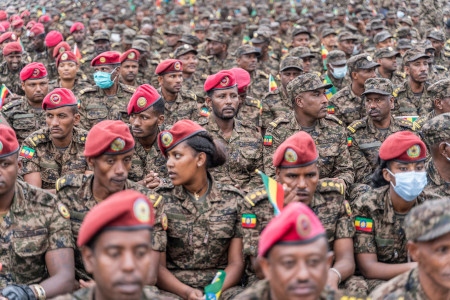 Etiopiska armésoldater firar den 26 oktober arméns 116:e årsdag i Addis Abeba. Under konflikten i norra Etiopien anklagas Facebook för att ha spritt hat mot tigreaner.