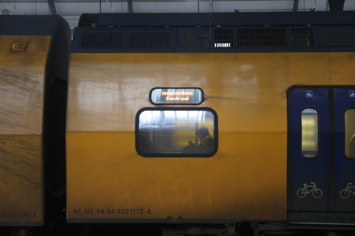 Amsterdam har blivit en europeisk fristad för abort. På centralstationen kan den som behöver bli mött av en frivillig "abortkompis".