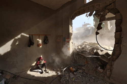 Dagen efter ett luftanfall mot flyktinglägret Nuseirat i Gaza, 29 april 2025.